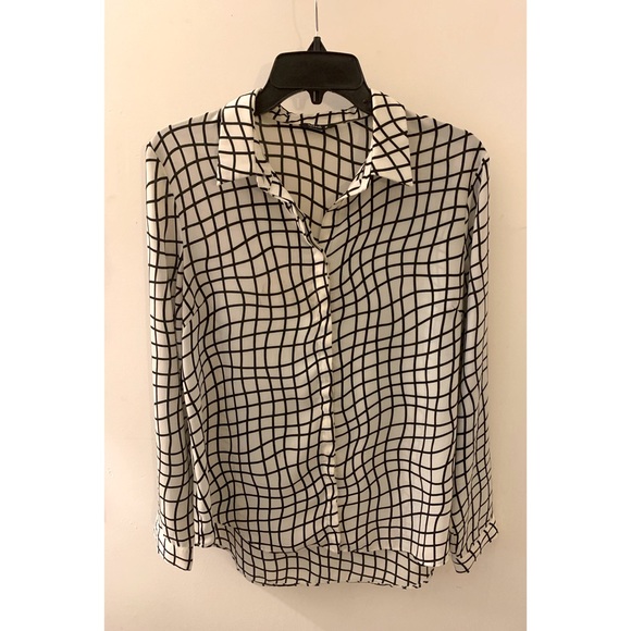 Black and White Top - Picture 1 of 1